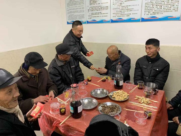 2019讓愛依舊，湖北昌利領(lǐng)導前往福利院慰問
